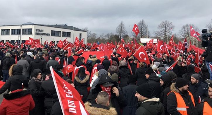 Almanya'da kardelik mitingi dzenlendi