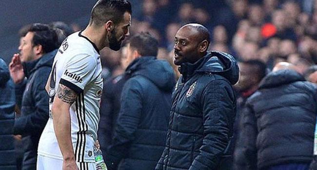 Vagner Love'dan Negredo'ya destek!