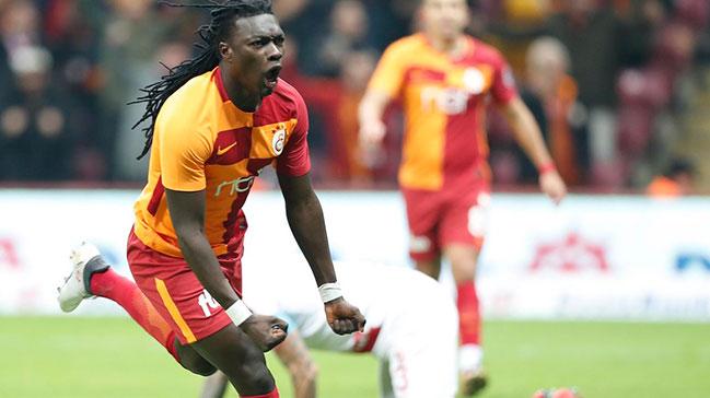 Bafetimbi Gomis, Burak Ylmaz yakalad