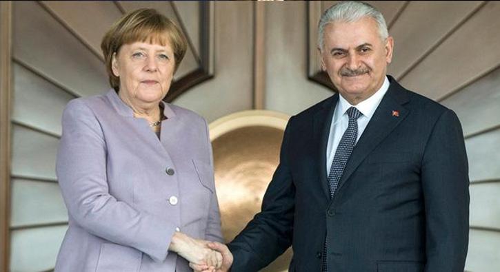 Babakan Yldrm, yarn Berlin'de Almanya Babakan Merkel ile grecek