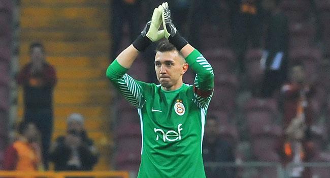 Muslera'nn form dklnn sebebi 2 farkl hocayla almas!