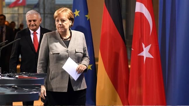 Babakan'n Merkel'den zel olarak istedii isim