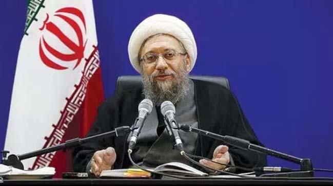 Laricani, Ahmedinejad rejim ilkelerine saldrmakla sulad!