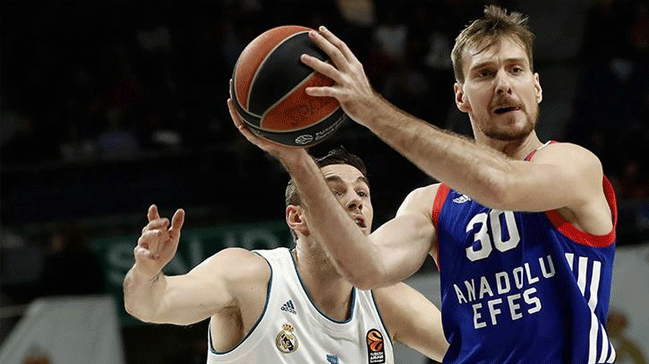 Anadolu Efes'te Zoran Dragic oku!