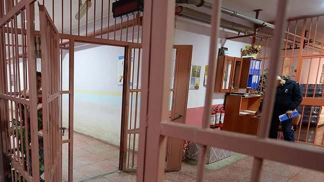 FET'c polisler cezaevinde 'rahat' durmuyor
