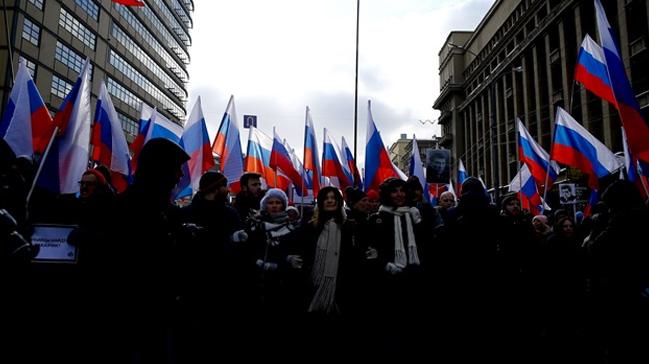 Rusya'da 2015'te ldrlen Rus siyaseti Nemtsov'un ansna yry dzenlendi