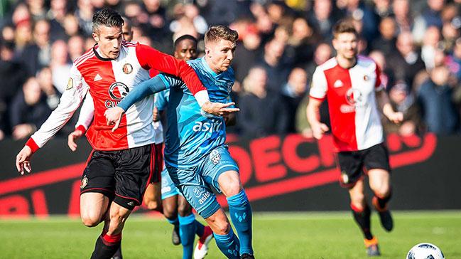 Robin van Persie, yeni takm Feyenoor'da da tartmalarn odak noktas oldu