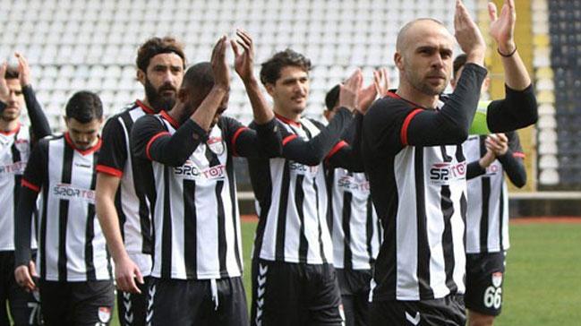 Grandmedical Manisaspor'da futbolcular antrenmana kmad