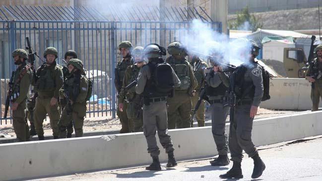  srail askerlerinin igal altndaki Bat eria'da 9 Filistinliyi gzaltna ald bildirildi