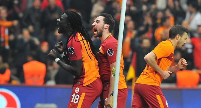 Bafetimbi Gomis 5 yl sonra penalt kard