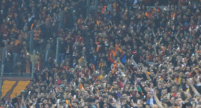 Galatasaray'dan derbi ncesi taraftara ak antrenman