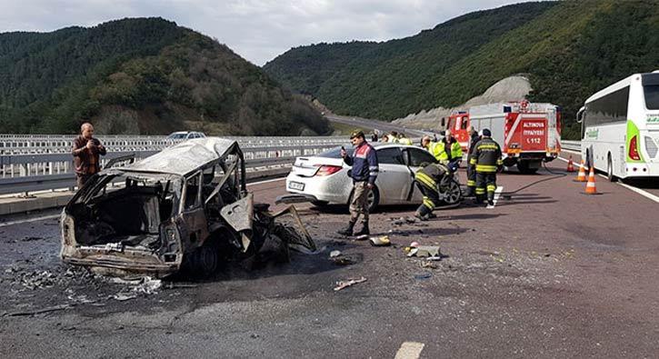 Bursa-stanbul otobannda feci kaza: Yanarak can verdiler