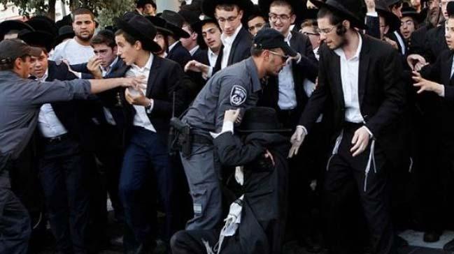 srailde zorunlu askerlie kar kan Ultra-Ortodoks (Haredi) Yahudileri, polisle att