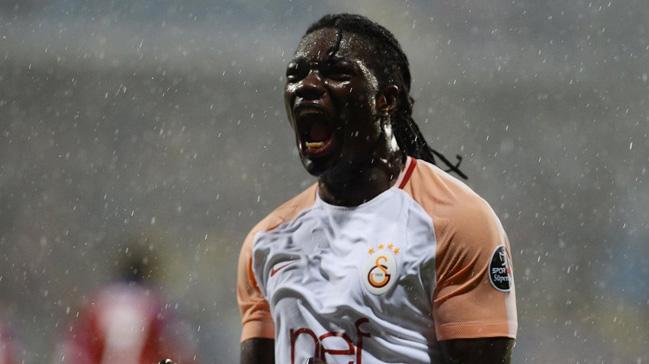 Bafetimbi Gomis, Fernandao ve Soldado'nun toplam gol saysn 3'e katlad