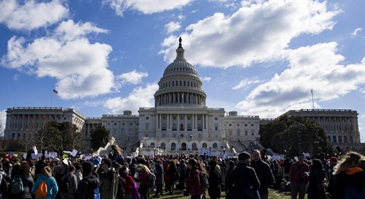 ABD'de ayakta: Trump'a silah protestosu