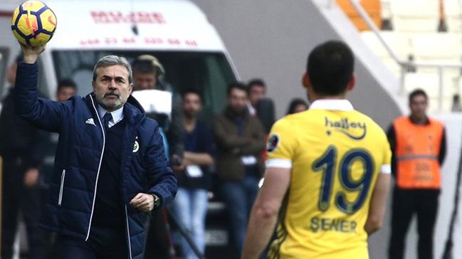 Aykut Kocaman derbi kadrosunda sadece sa bek mevkisinde kararsz