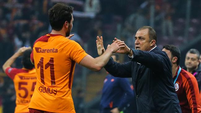 Fatih Terim'in Fenerbahe derbisinde Sinan Gm' ilk 11'de dnd ortaya kt