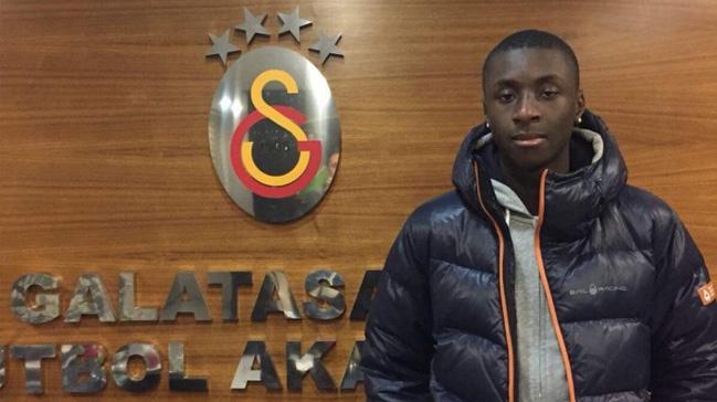 Galatasaray'n 20 yandaki Ouseynou Ceesay' denedii ortaya kt