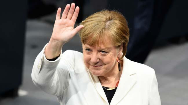 Merkel, Almanya'da drdnc dnem babakanlna resmen balad