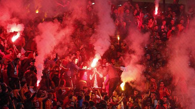 Galatasaray taraftarndan derbi ncesi futbolculara destek