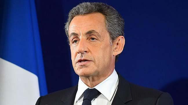 Fransa eski Cumhurbakan Sarkozy'nin geceyi evinde geirmesine izin verildi