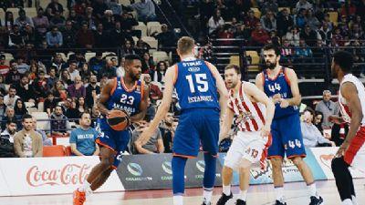 Anadolu Efes, Yunanistan'da son dakikalarda ykld!