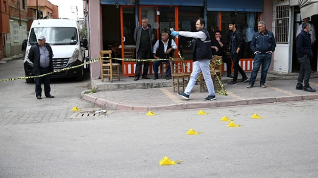 Adana'da kahveye tabancayla alan ate sonucu 4 kiiyi yaralad