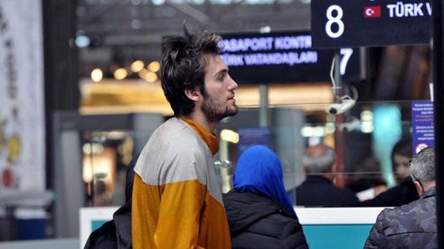 Gen basketbolcu Mehmet anl, psikolojik rahatszlndan dolay Atatrk Havaliman'ndan ayrlmyor