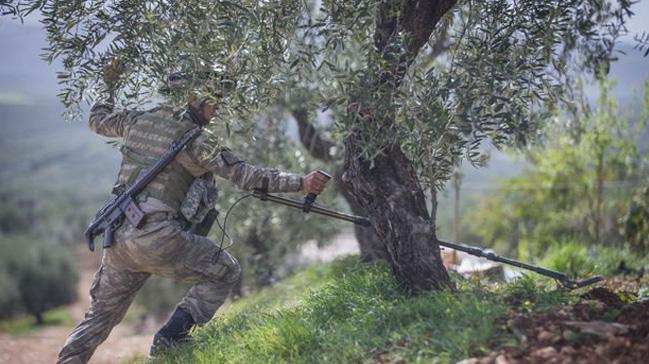 Afrin'de patlayc temizlii sryor