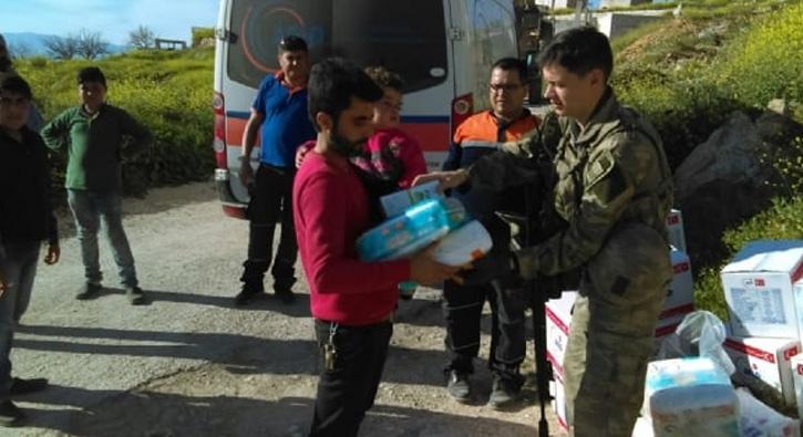 TSK Afrin'de gda ve hijyen malzemesi yardm yapt