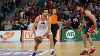 Anadolu Efes galibiyetle veda etti!