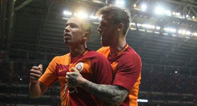 Galatasaray'da Feghouli ve Serdar Aziz kart snrnda