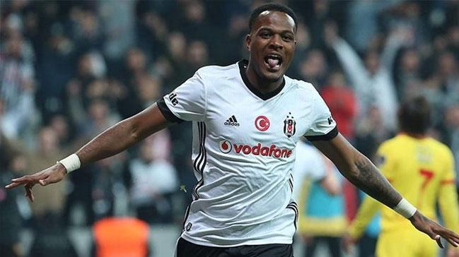 Cyle Larin, hreti ve paray katlad!