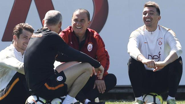 Galatasaray i sahada Baakehir'i yendii son mata da banda Fatih Terim vard