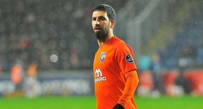 ultrAslan'dan Arda Turan'a zel pankart!