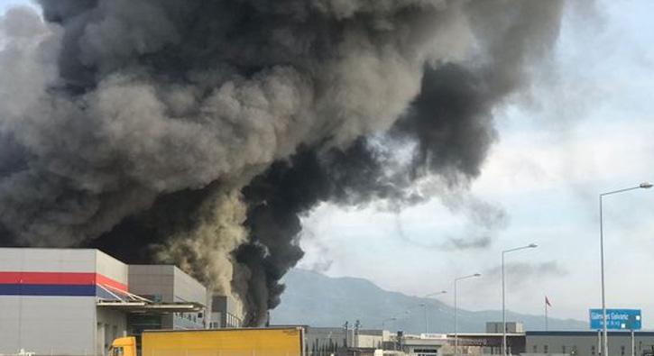  Sakarya' da bir mobilya fabrikasnn depo blmnde yangn kt