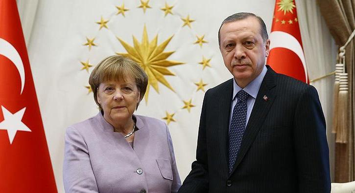 Cumhurbakan Erdoan Merkel ile telefonda grt 