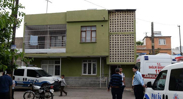 Adana'da Mustafa Kezer (55), ziyarete gittii arkadann evinde ld