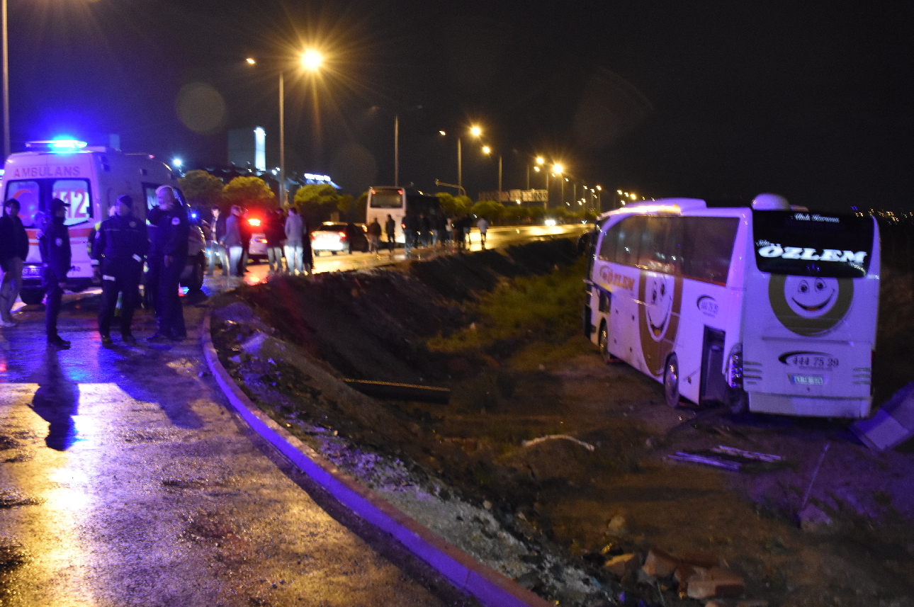 Konya'da yolcu otobs arampole indi: 18 yaral