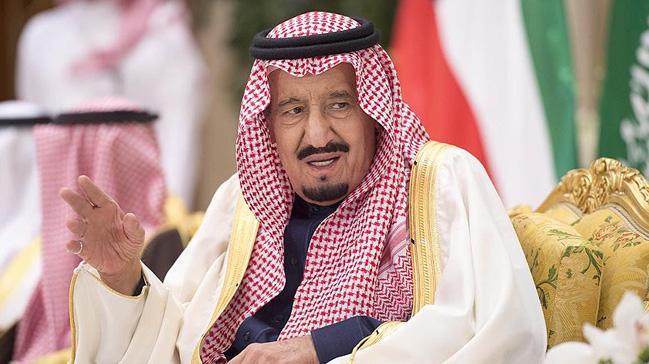 Riyad'daki Kraliyet Saray yaknlarnda silah seslerinin duyulduu grntler paylald