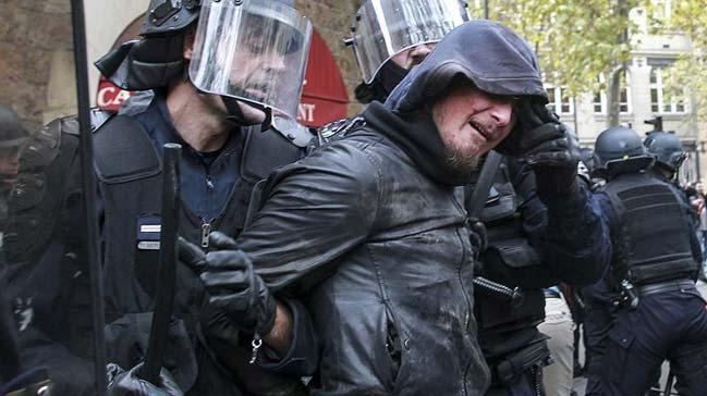 Fransz polisinden niversitelere operasyon