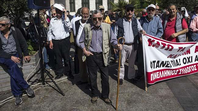 Yunanistan'da emekliler kemer skma politikasna kar yrd