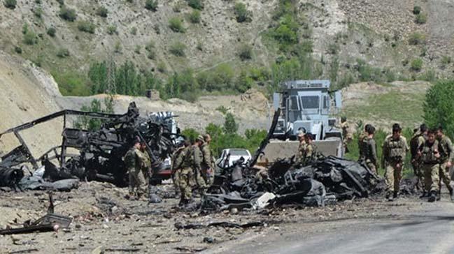 Hakkari'de mhimmat tayan TIR'da yangn