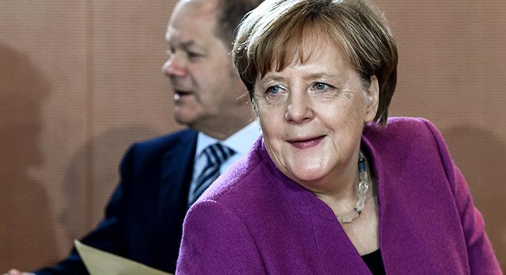 Almanya Babakan Merkel: AB yelik mzakerelerine balanmas konusunu greceiz