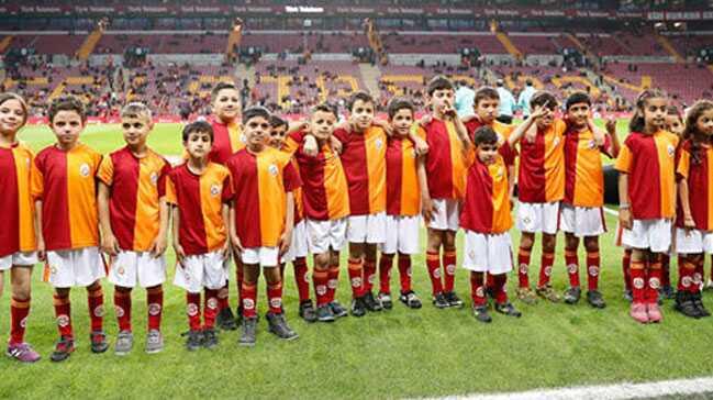 Galatasaray'a AB'den teekkr! 'Size mteekkiriz'