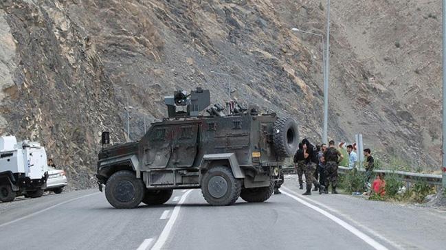 Bitlis'te PKK'ya ynelik operasyonda tespit edilen el yapm patlayc imha edildi