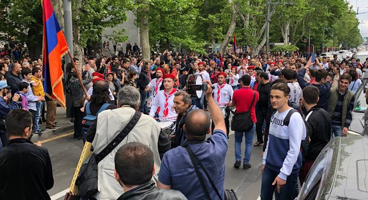 Ermenistanda protesto gsterileri devam ediyor 