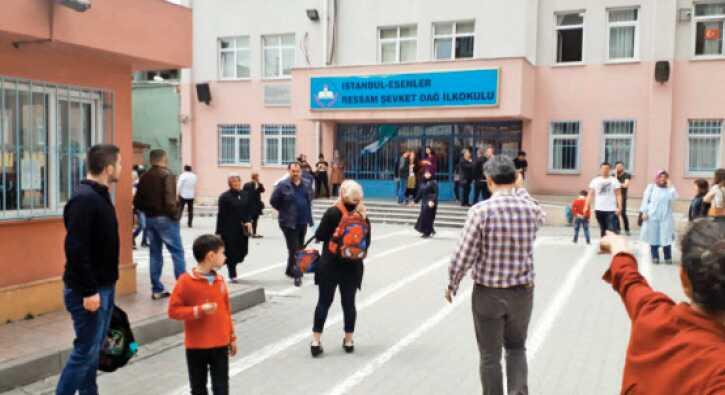 Okul bahesinde bomba panii
