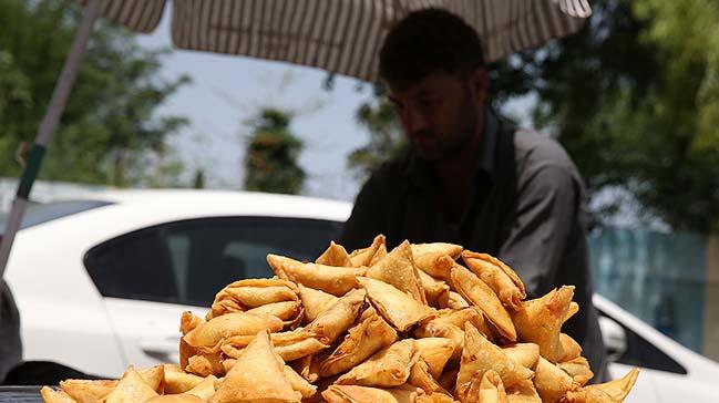 Pakistan'da iftarn vazgeilmezi samosa
