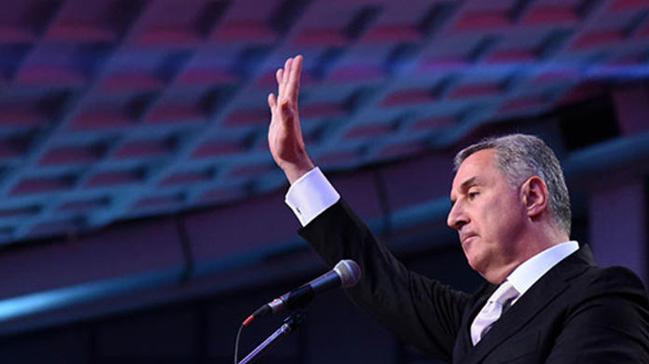 Karada Cumhurbakan Djukanovic yemin ederek greve balad